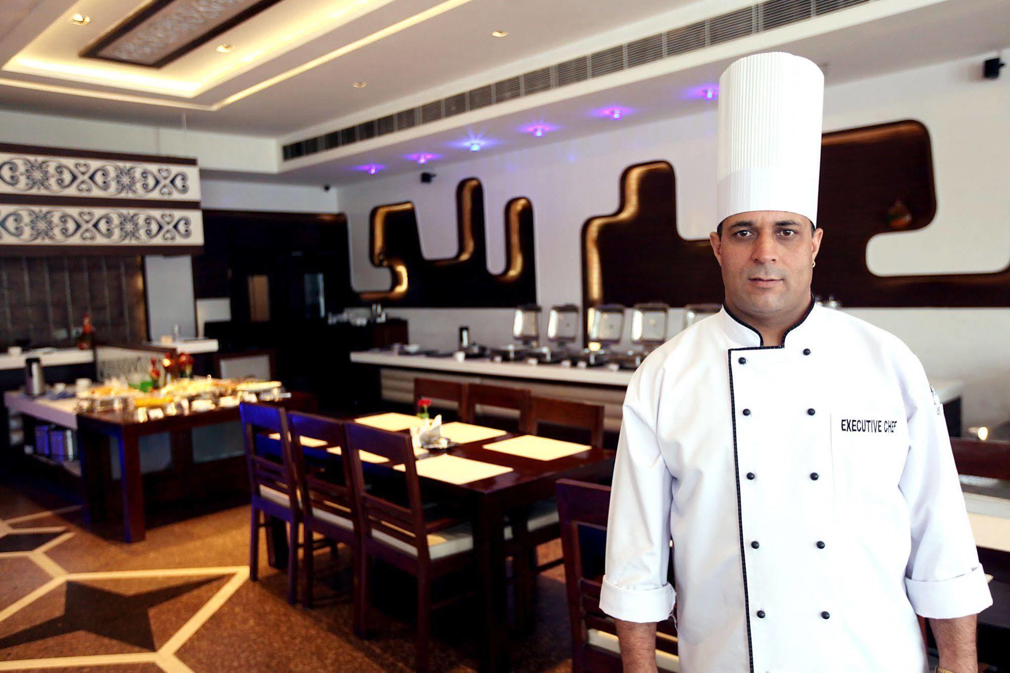 Kc Cross Road Hotel Panchkula Exterior photo