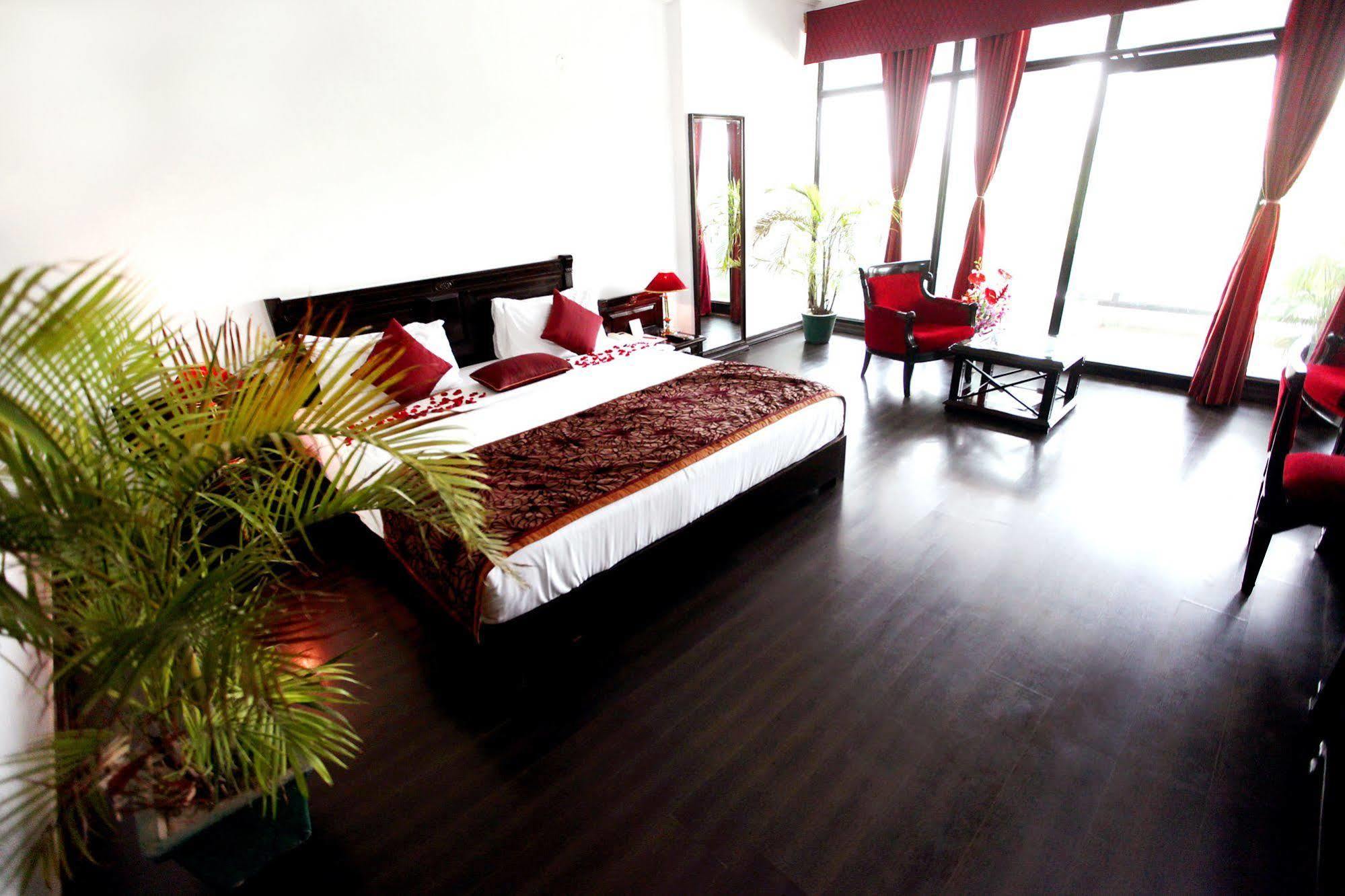 Kc Cross Road Hotel Panchkula Exterior photo