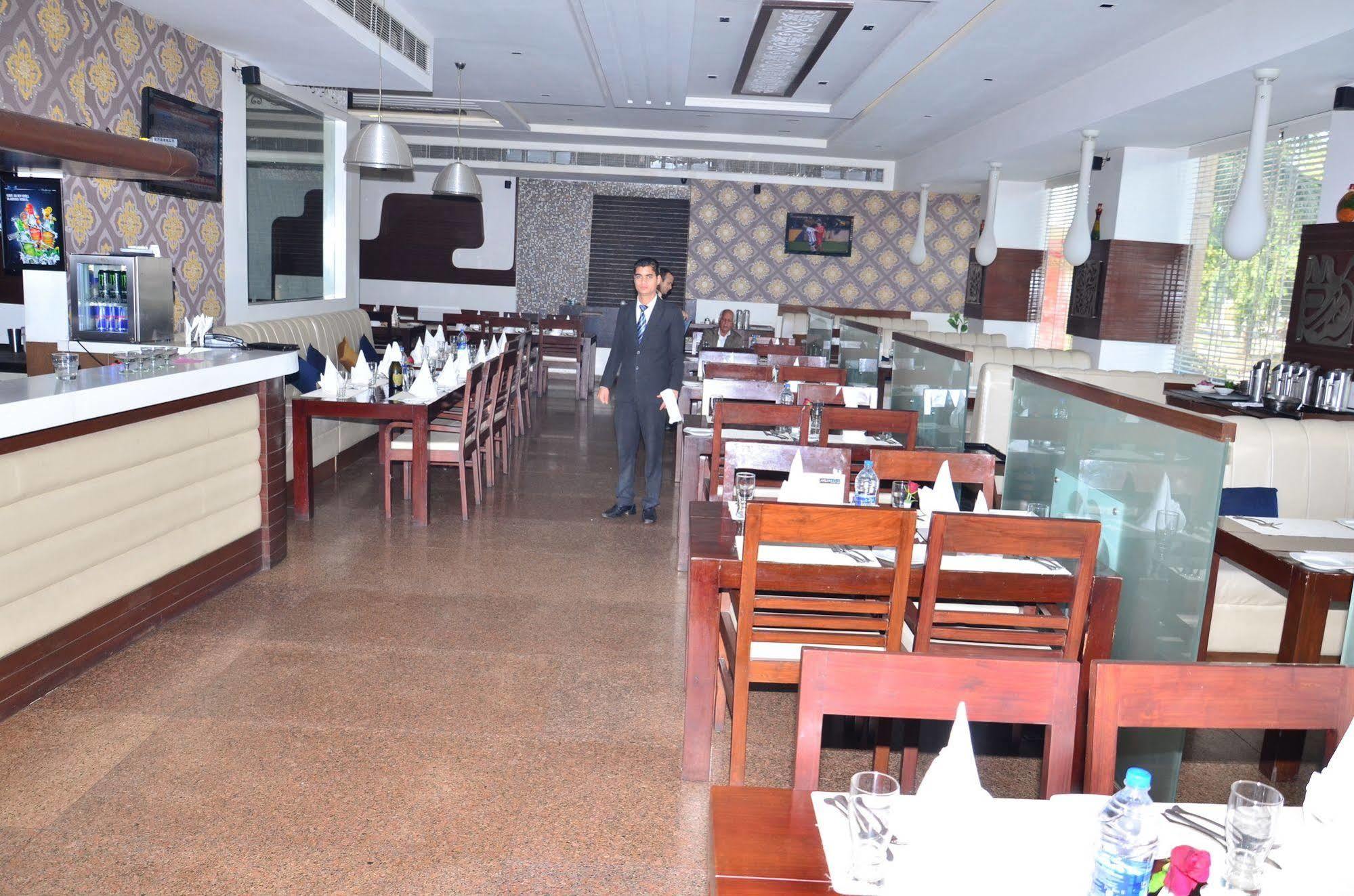 Kc Cross Road Hotel Panchkula Exterior photo