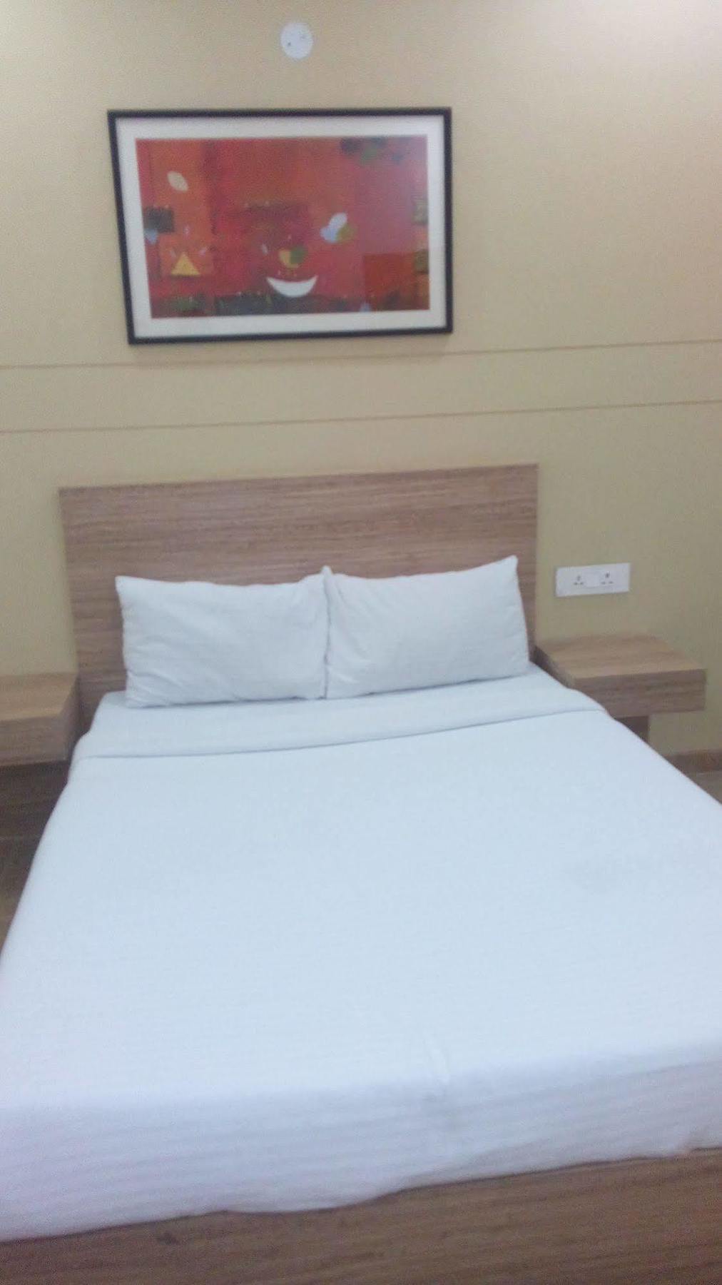 Kc Cross Road Hotel Panchkula Exterior photo